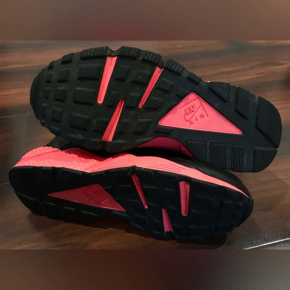 NWOT Nike Air Huarache Black & Neon Accented Zip-Up Textured Sneakers - 8.5 - Picture 12 of 13